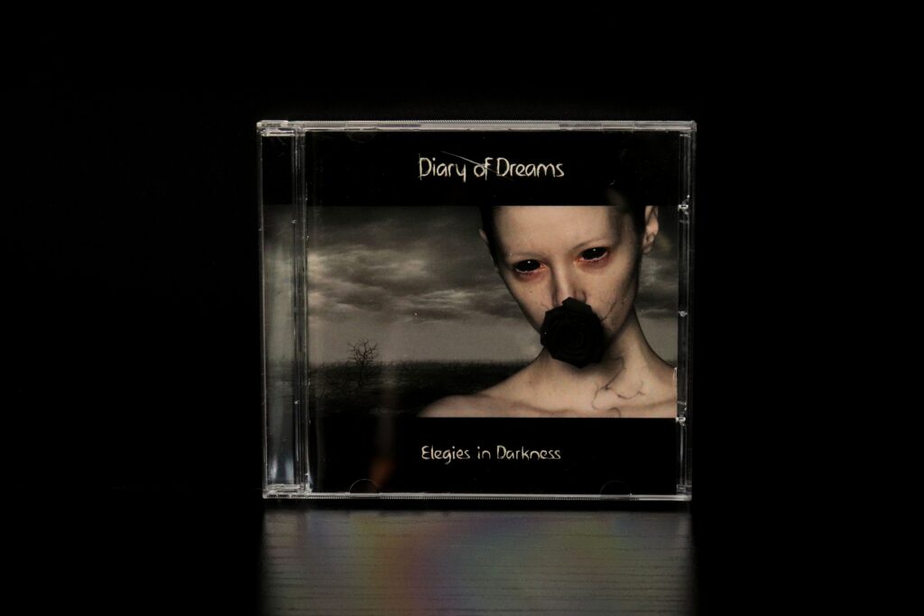 CD Jewelcase und Cover des Diary of Dreams Albums - Elegies in Darkness.