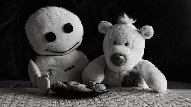 Wesen: "Guck mal, vollfrisch gebackenen Kekse! Komm her, lass uns die aufmüpfeln."