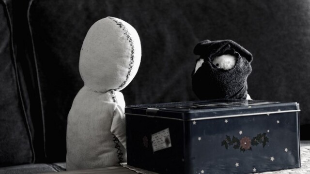 W: "Hallo? *VerwirrungsGeräusch Wer bist du? Wo kommst du auf einmal her, wo ist der Polsterbär?"