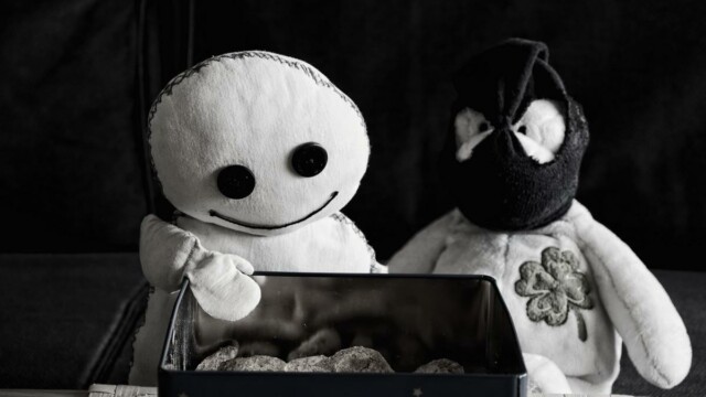 W: "Hopps, dann mal los. Aufmachen ihr Kekse, ihr seid umzingelt!"