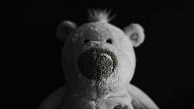 Ein Hallosag-Polsterbär sagt Hallo.